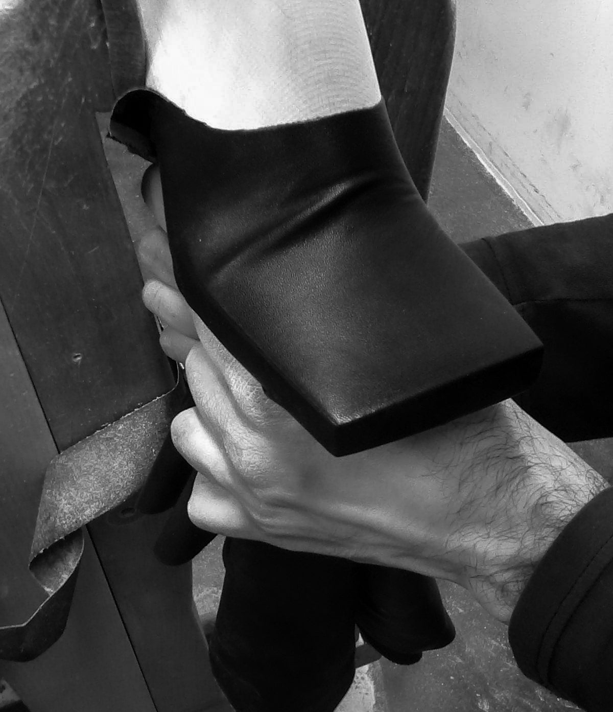 Första lästen och prototypen som tillverkades för våra handgjorda skinnstövletter. Tillverkade av ett slitstarkt och hållbart nappaskinn i Italien.