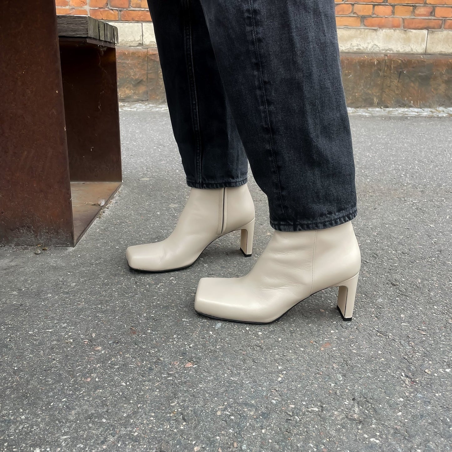 Inga fyrkantig tå stövletter beige