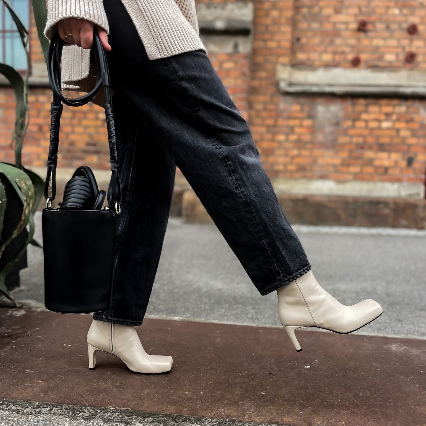 Inga fyrkantig tå stövletter beige