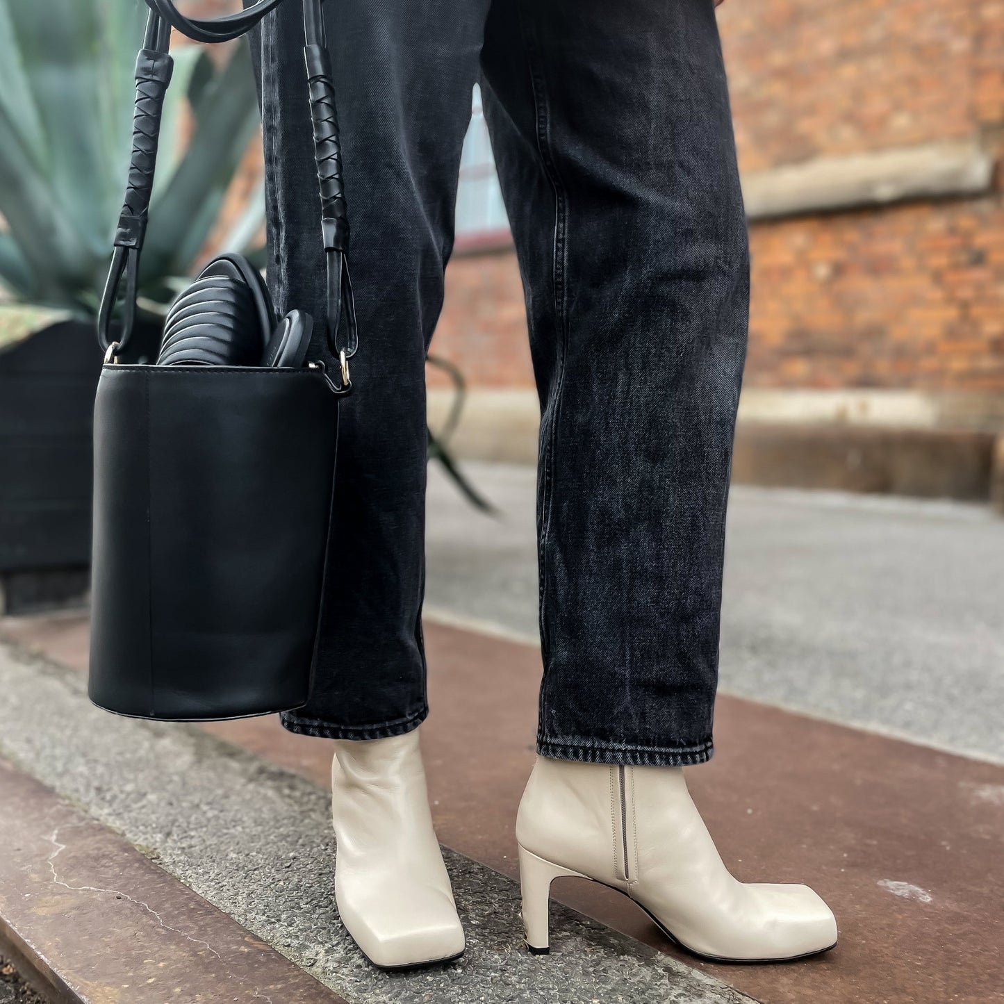 Inga fyrkantig tå stövletter beige