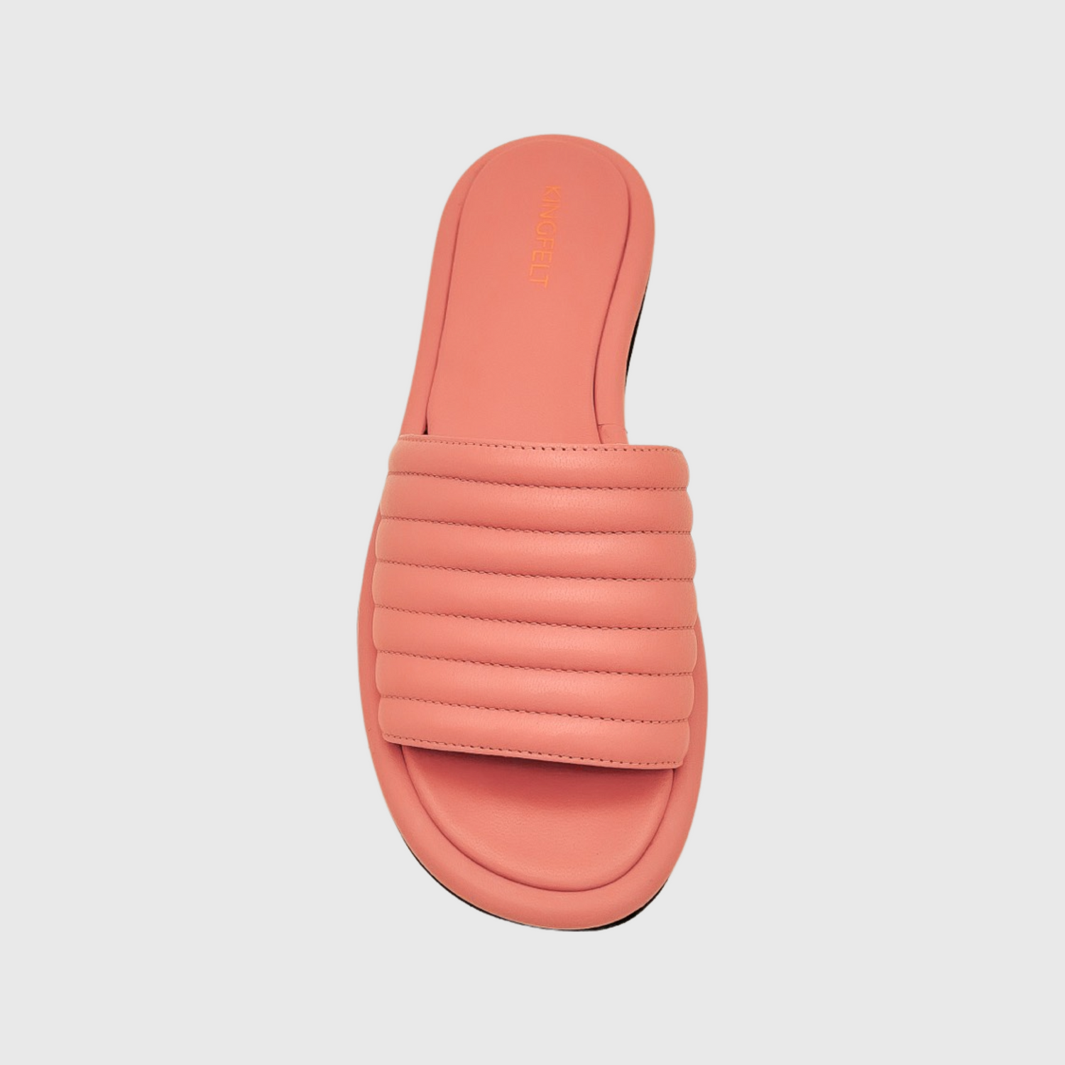 Korallrosa slip-in sandal med öppen tå i nappaskinn. Tillverkad i italien med guldlogga på hälen. 